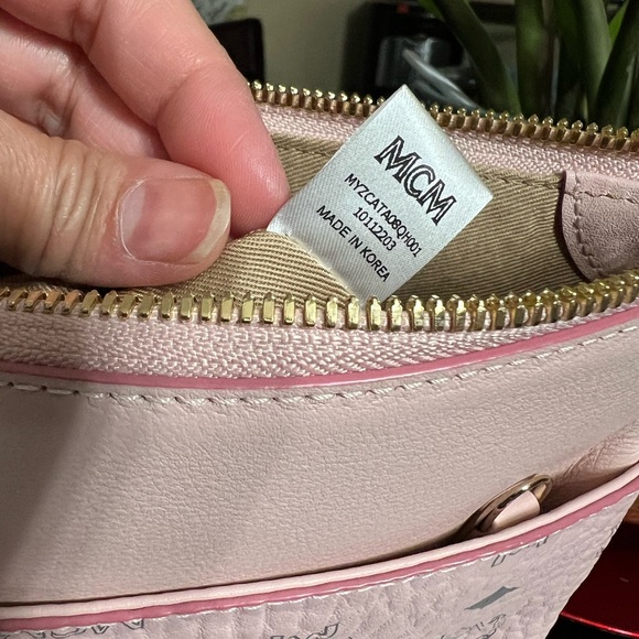 MCM Visetos Original Pouch - Picture 6 of 11